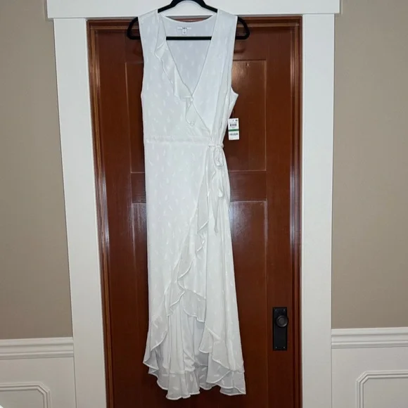 NWT Bar III Women’s White Sleeveless Wrap Dress, Size Large - Picture 13 of 13